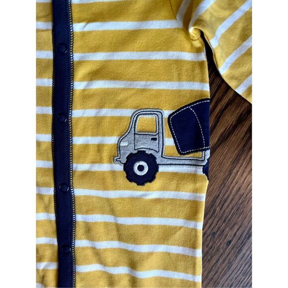 NEW Carter’s 3-6 Mos Sleep and Play 1-piece Sleeper - Picture 2 of 4